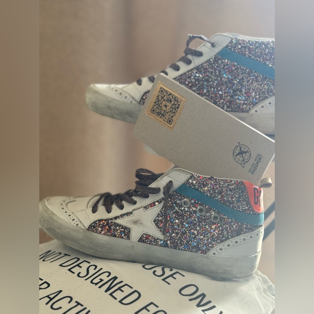 I am selling some shoes, they are semi-new, I used them twice. I sell them fo